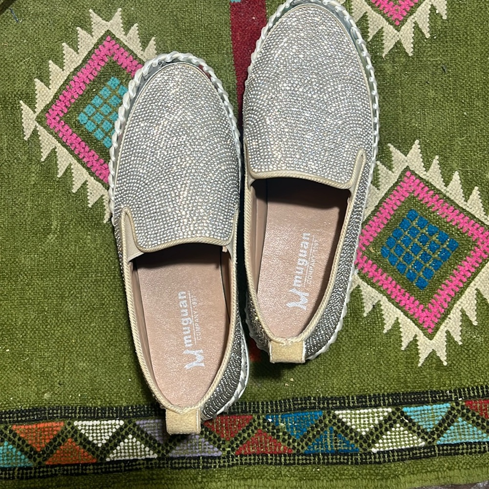 Shoes brand Muguan